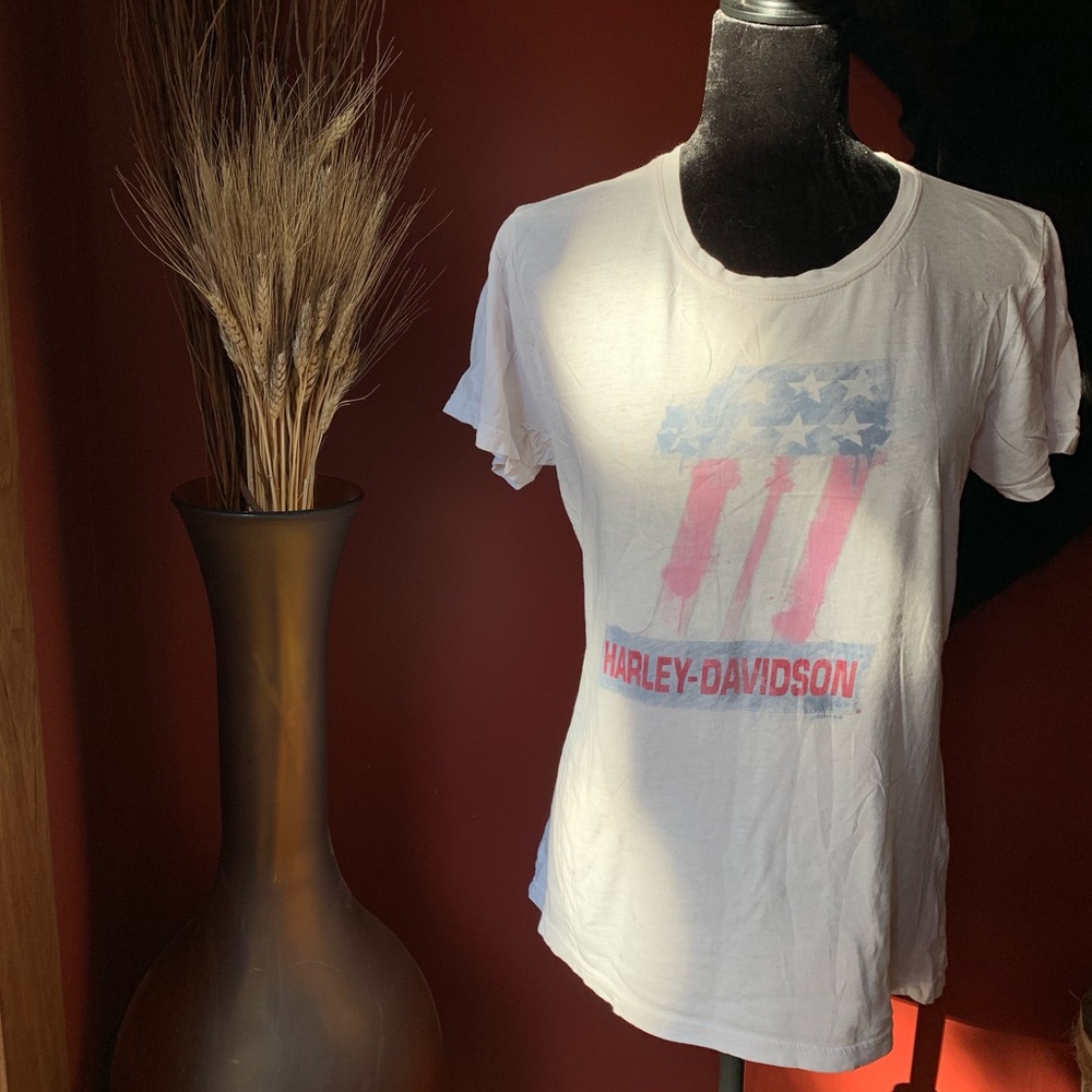White tee shirt